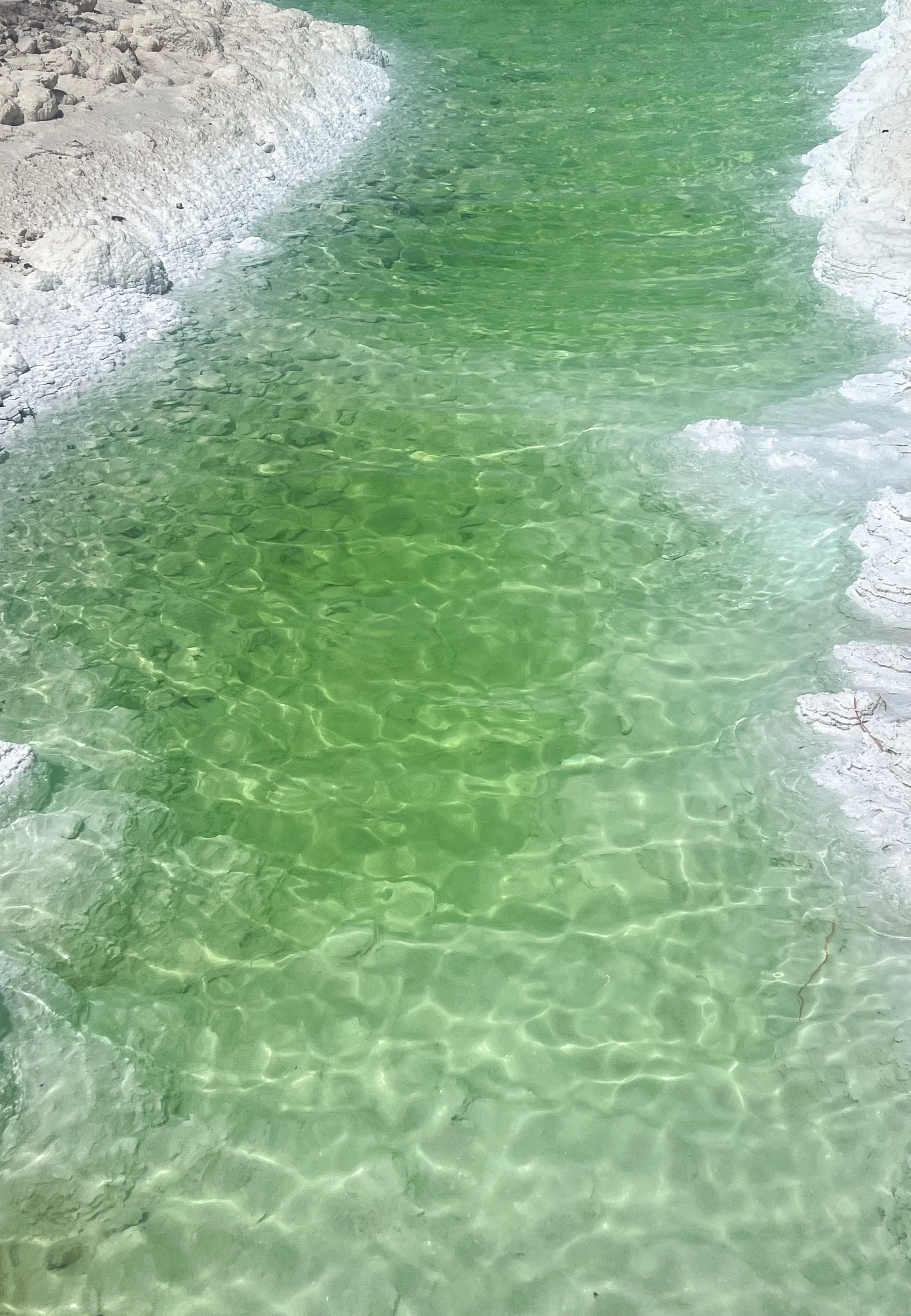 翡翠色的湖水